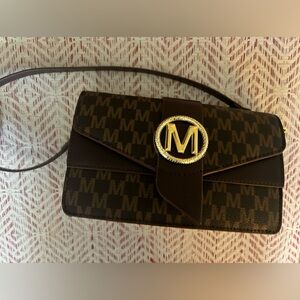 NWOT shoulder bag, 👛💰 both bags for 20
Free with 20 plus purchase or more .